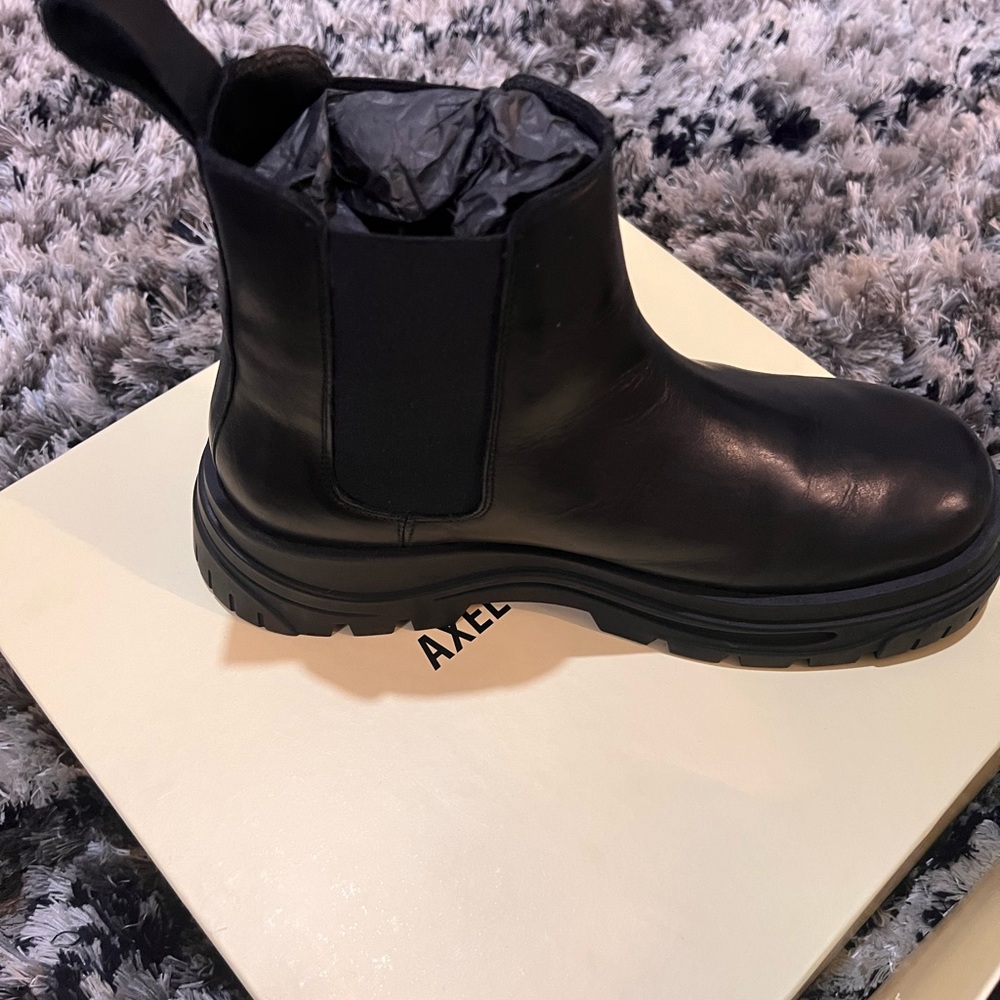 BLACK AXEL ARIGATO BOOTS SIZE 43 BRAND NEW